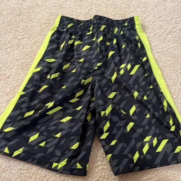 SIZE SMALL (8) XERSION SHORTS - Picture 5 of 8